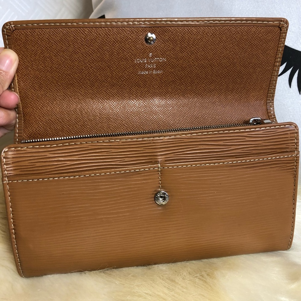 Authentic LV Epi  Portefeuille Sarah Long Wallet